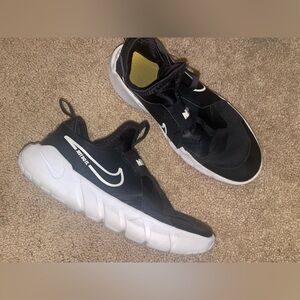 Nike Kids Flex runner Black and White Shoes
